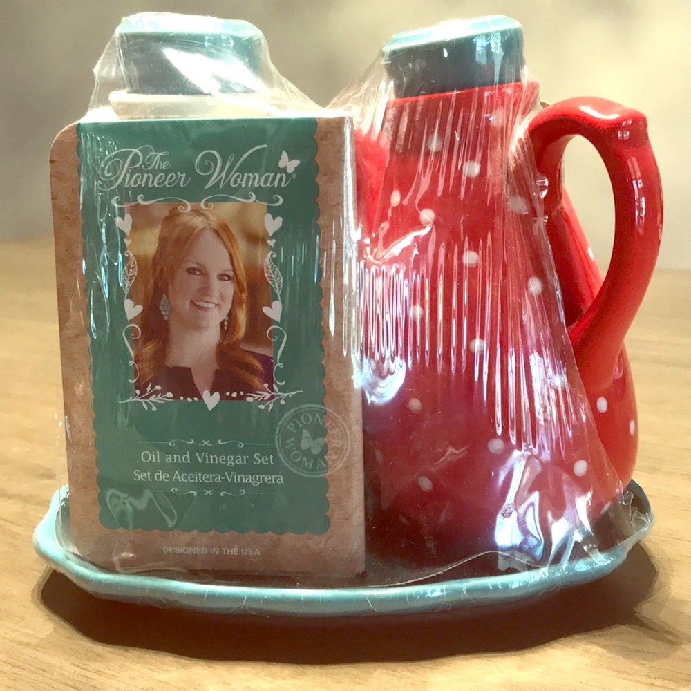 Pioneer Woman Oil and Vinegar Set